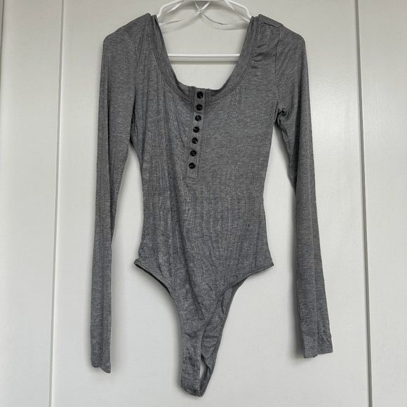 NWT Lulus Womens Heather Gray Long Sleeve Boat Neck Button Ribbed Bodysuit Sz M - Picture 4 of 12